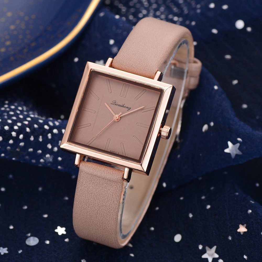 Montre Femme Carrée Chic - Design Square Intemporel ConiWell